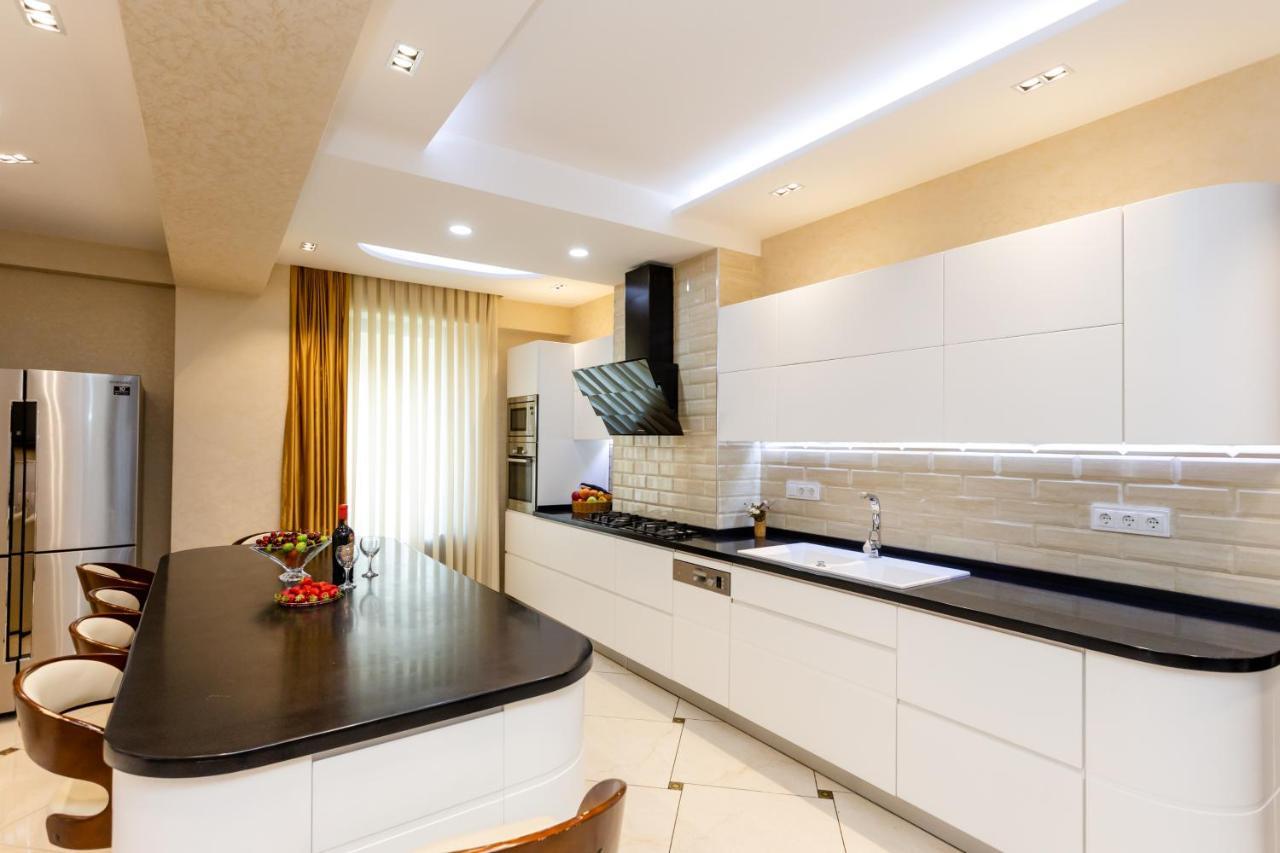 Central Cozy 3Bd-2Bath Apartment Tiflis Exterior foto